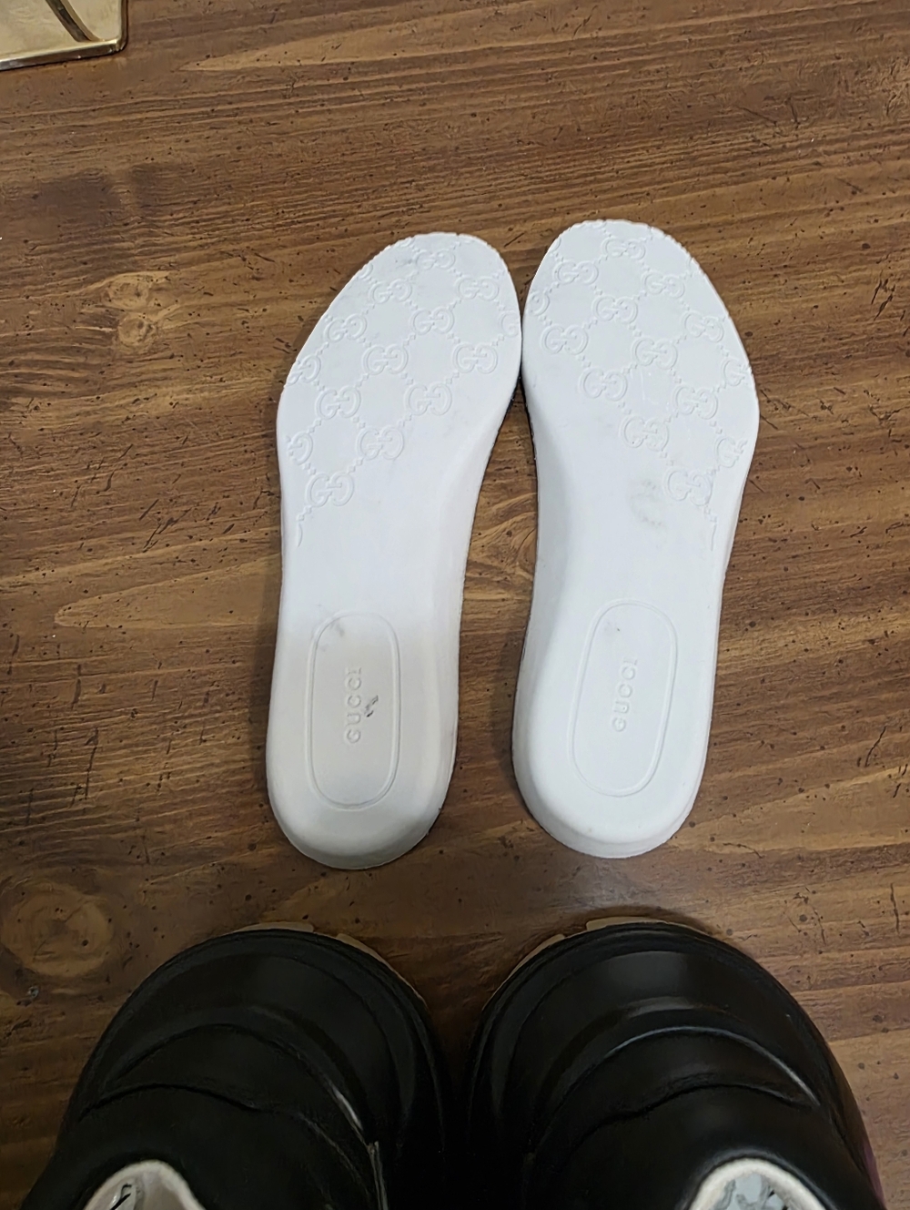 Gucci Black Leather Men's Sneaker with Rainbow Logo Accent With C.O.A. - Picture 14 of 15